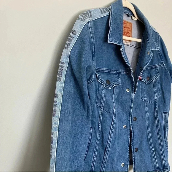 NWOT Levi’s Track Coach’s Trucker  Denim Jacket - Picture 8 of 10